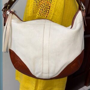 Coach Soho shoulder bag  leather cream/Brown  Shoulder Bag F08A03
Refurbished